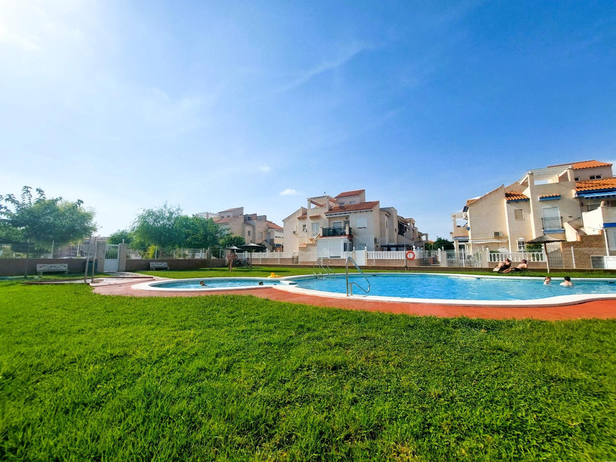 Se vende Bungalow de 2 dormitorios en Costa Blanca, Alicante, España