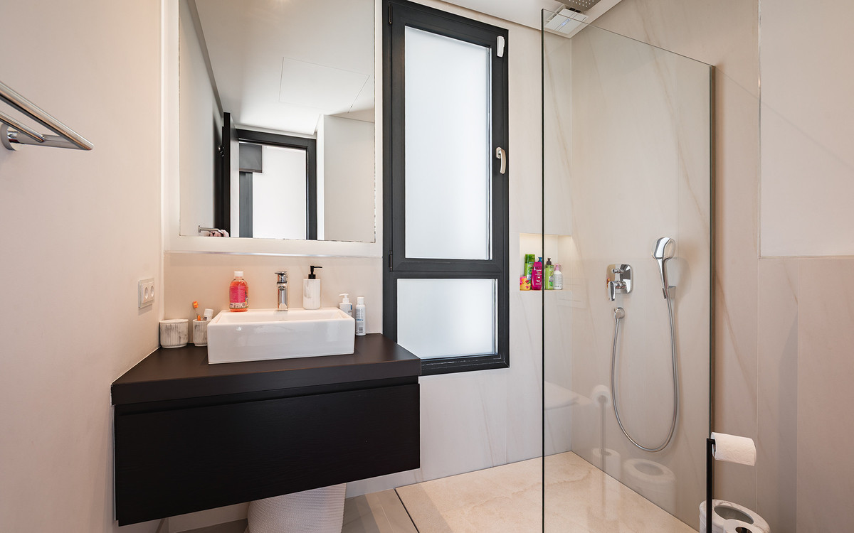 Se vende Villa - Chalet de 7 dormitorios en Costa Del Sol, Málaga, España