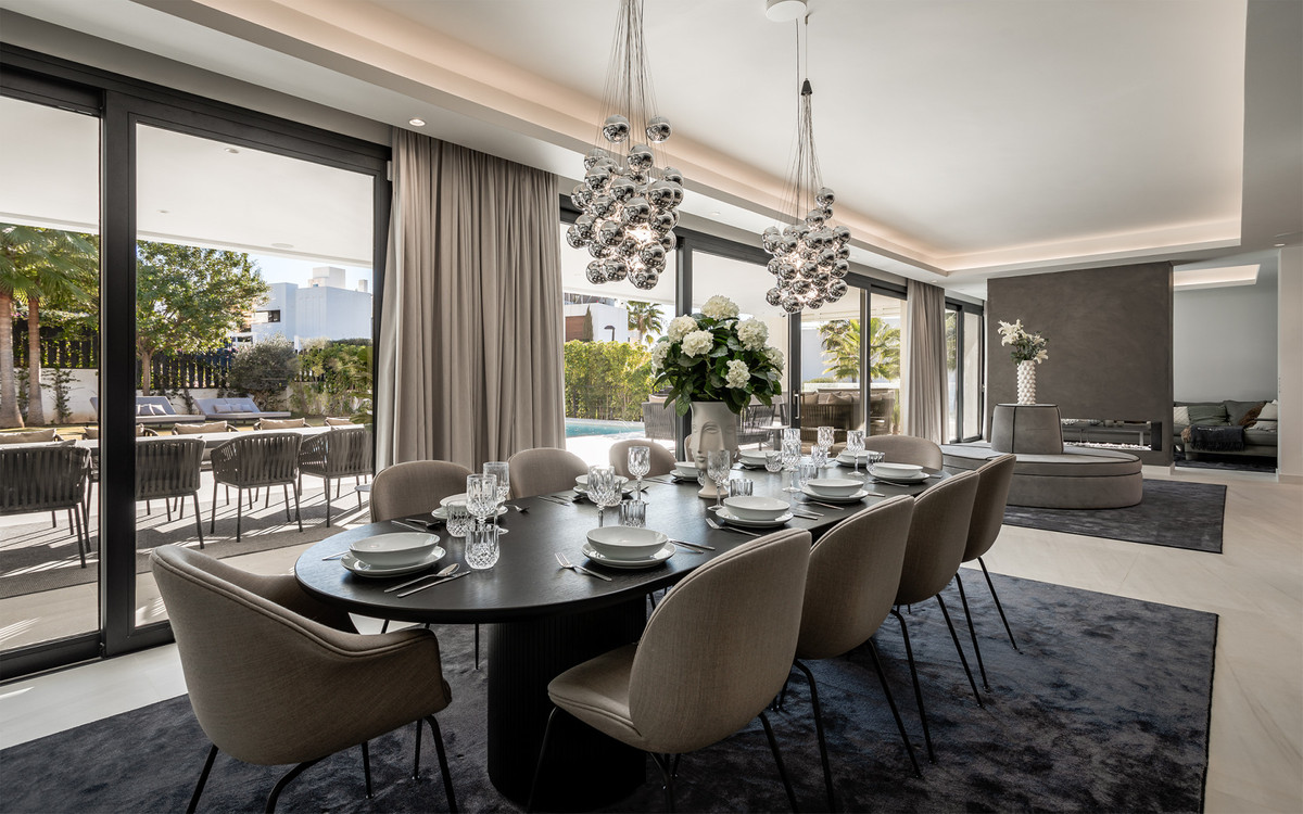 Se vende Villa - Chalet de 7 dormitorios en Costa Del Sol, Málaga, España