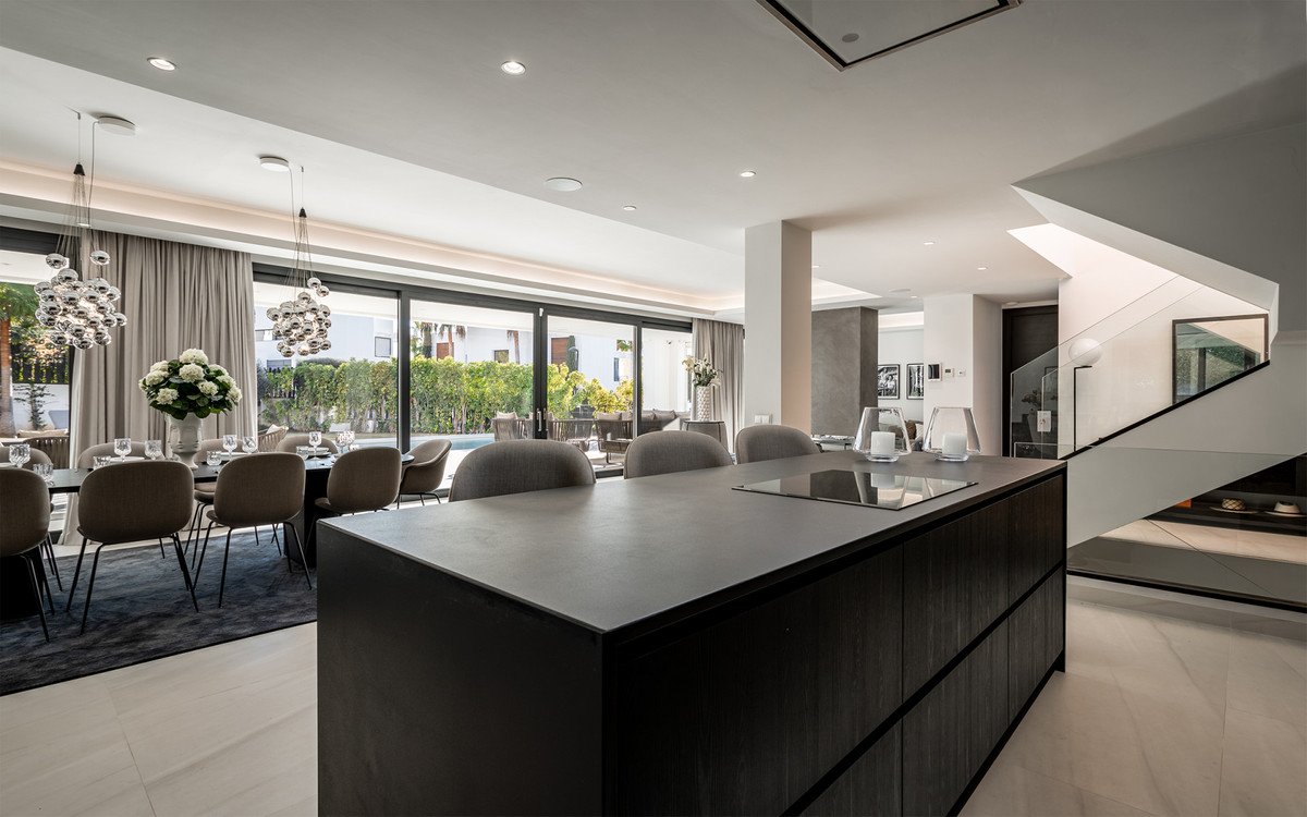 Se vende Villa - Chalet de 7 dormitorios en Costa Del Sol, Málaga, España