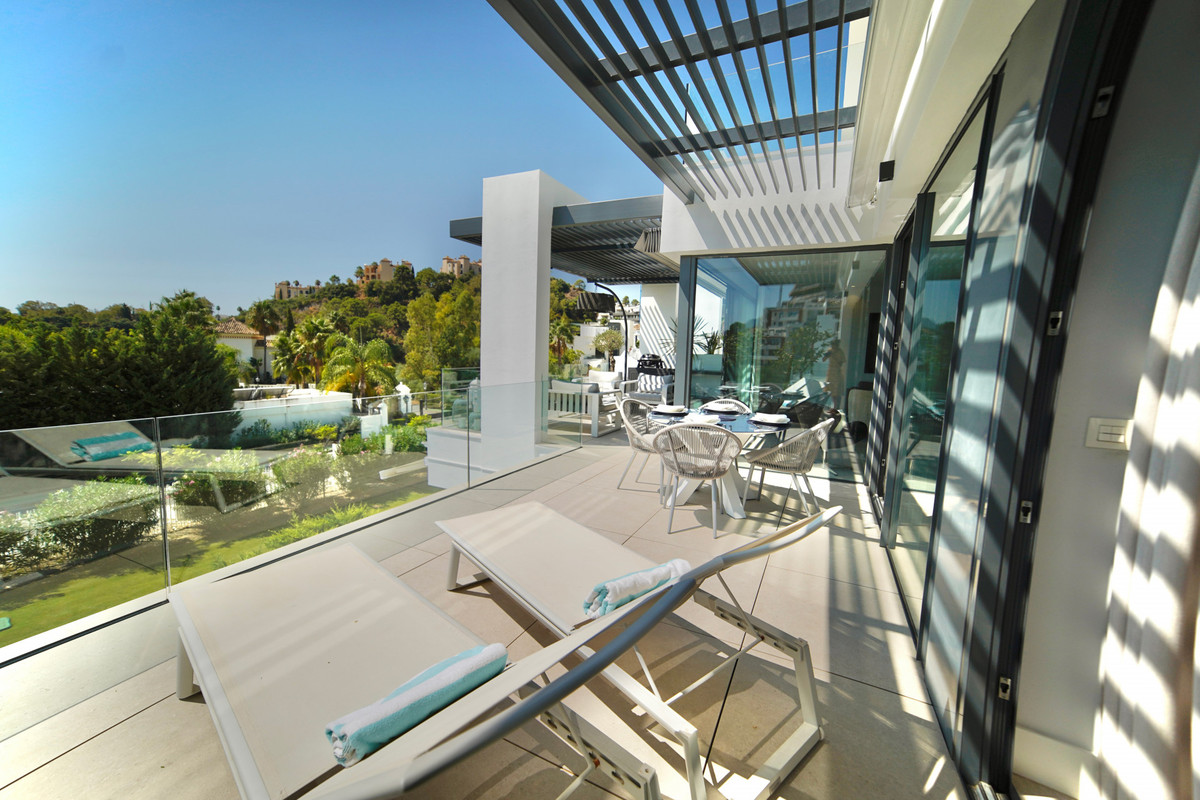 2 Bed Apartment for sale in La Quinta Costa Del Sol, Málaga, Spain