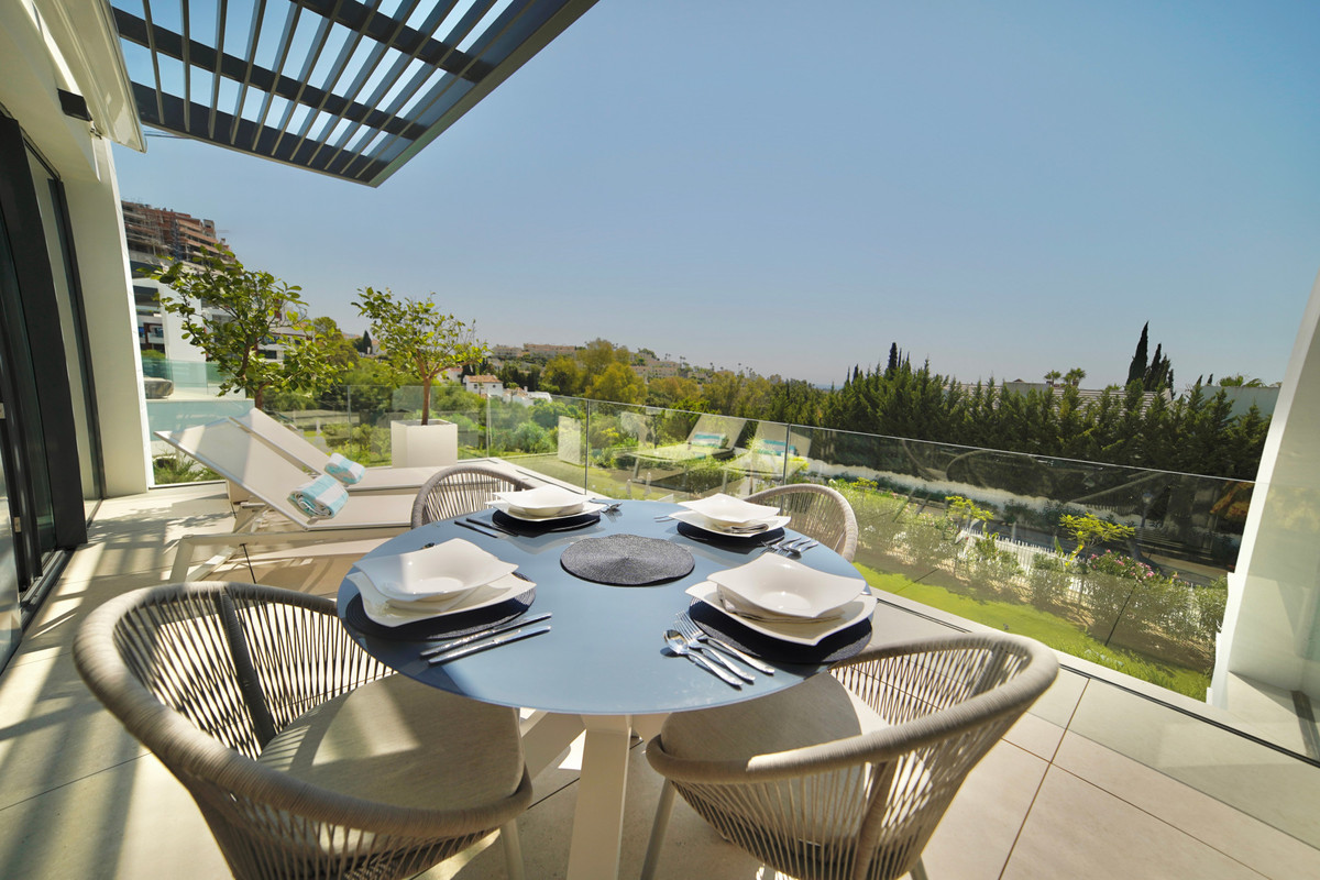 2 Bed Apartment for sale in La Quinta Costa Del Sol, Málaga, Spain