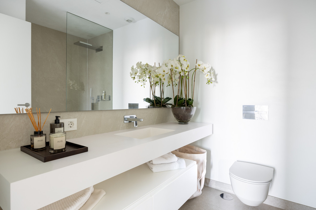 2 Bed Apartment for sale in La Quinta Costa Del Sol, Málaga, Spain