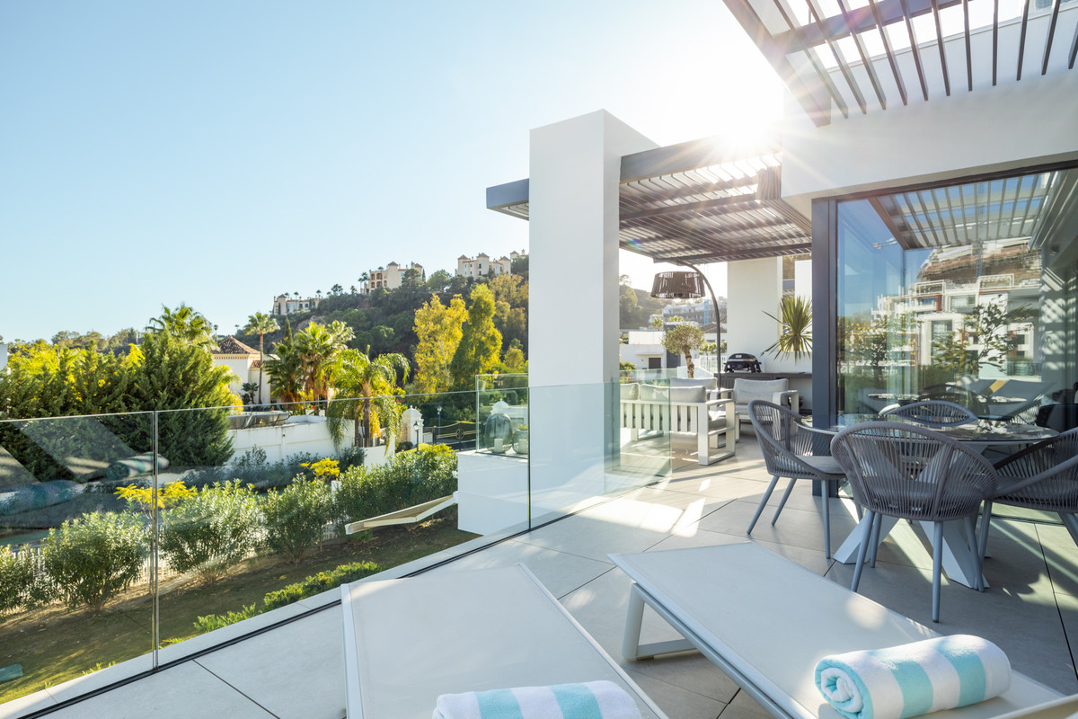 2 Bed Apartment for sale in La Quinta Costa Del Sol, Málaga, Spain