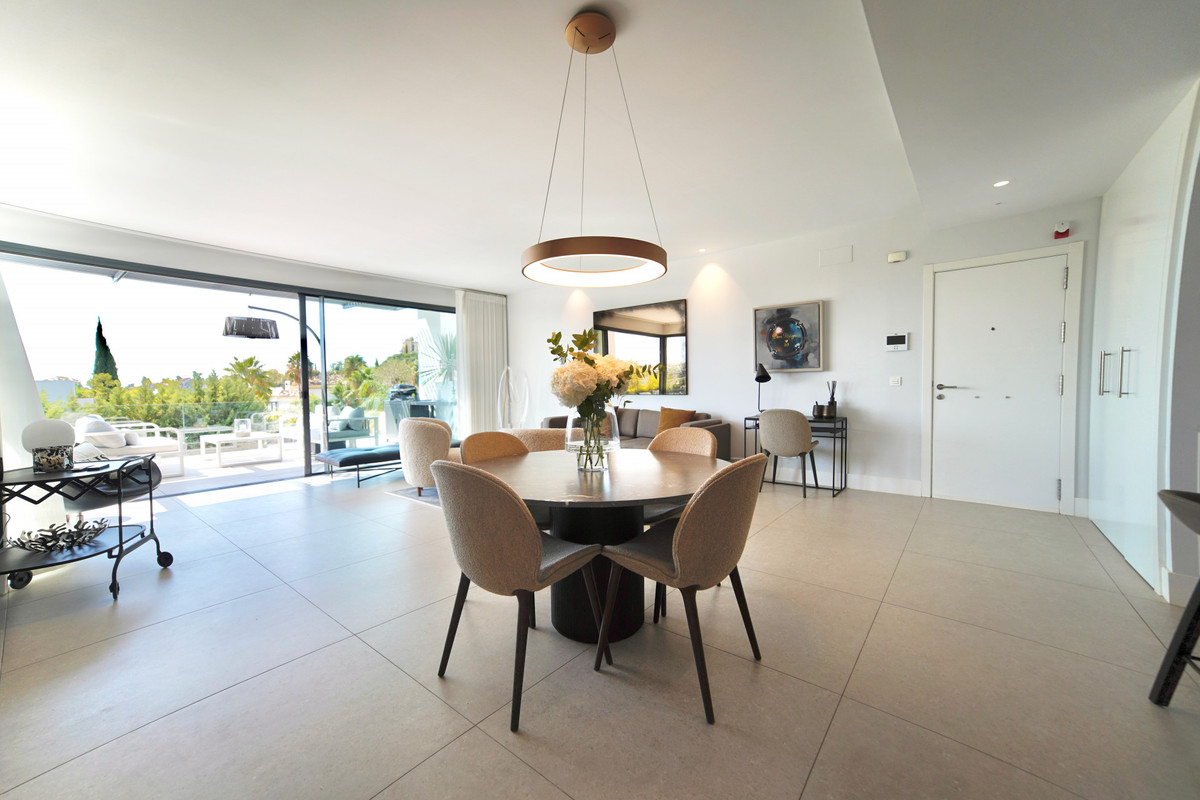 2 Bed Apartment for sale in La Quinta Costa Del Sol, Málaga, Spain