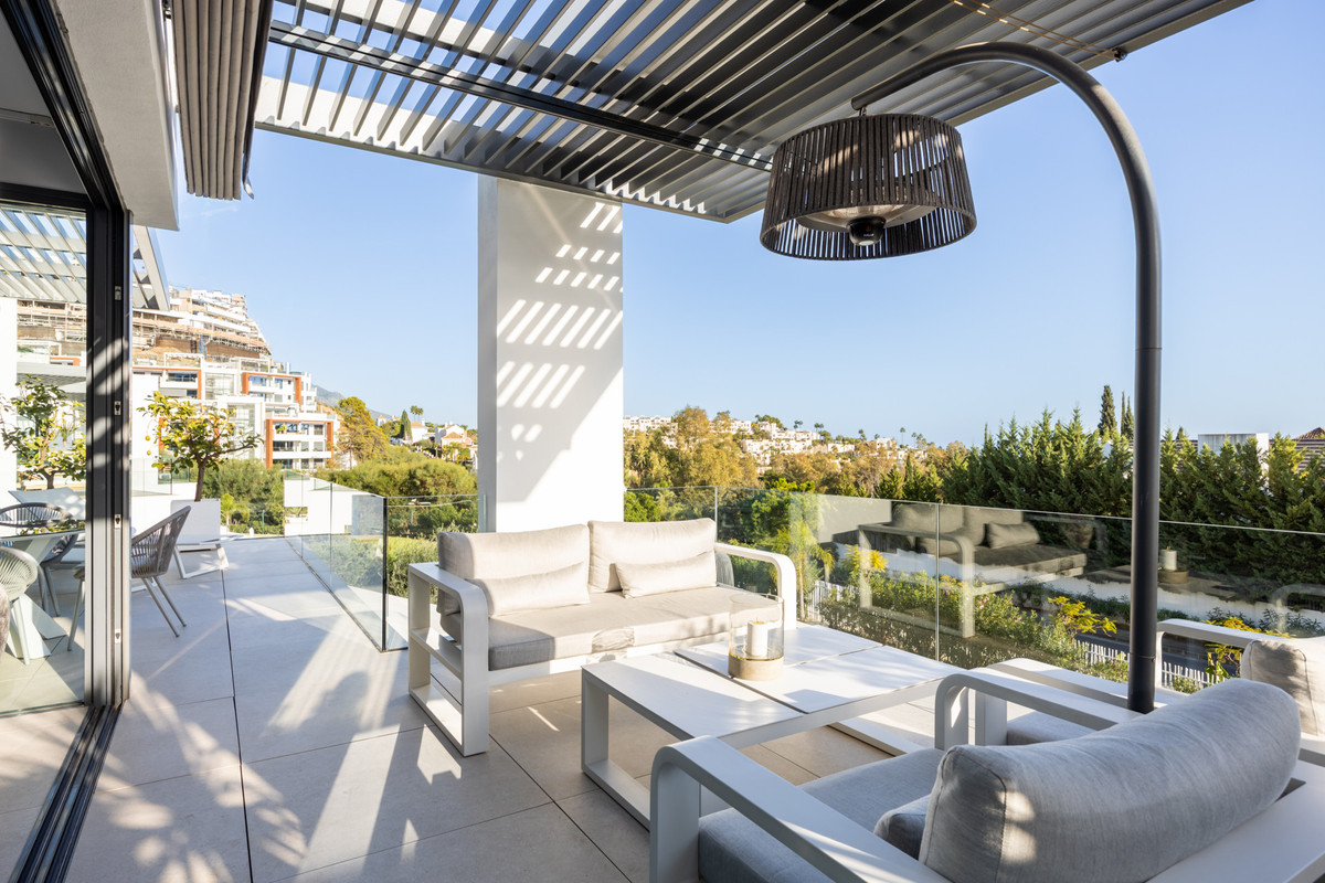 2 Bed Apartment for sale in La Quinta Costa Del Sol, Málaga, Spain