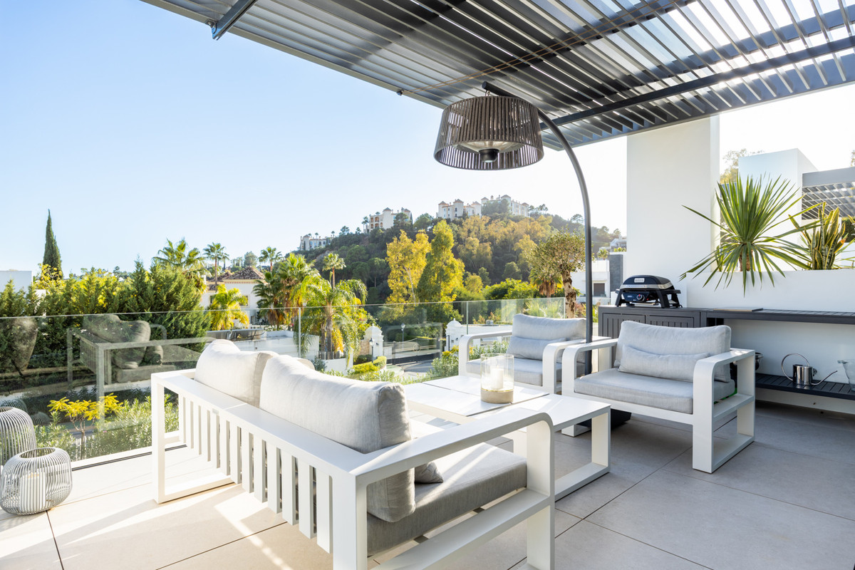 2 Bed Apartment for sale in La Quinta Costa Del Sol, Málaga, Spain