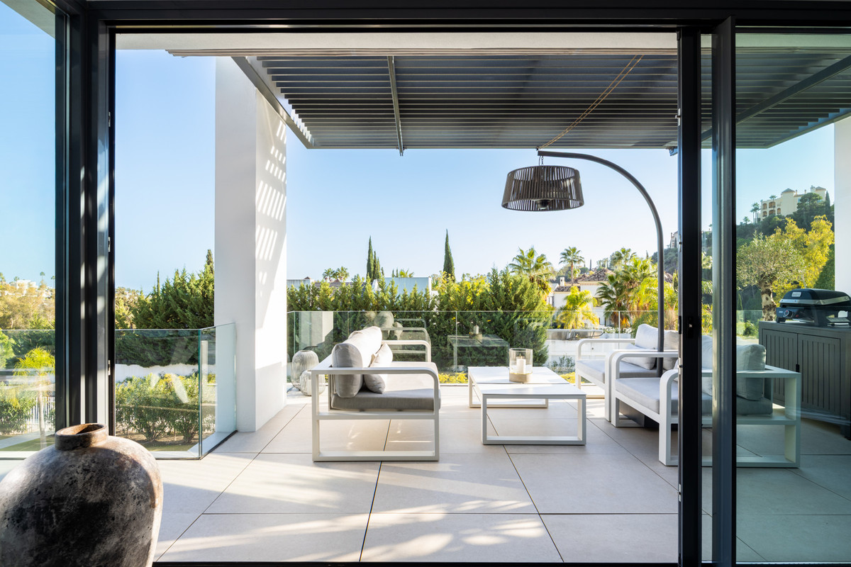 2 Bed Apartment for sale in La Quinta Costa Del Sol, Málaga, Spain