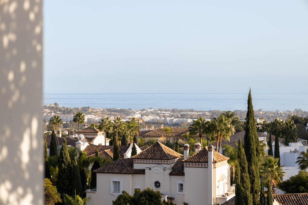 2 Bed Apartment for sale in La Quinta Costa Del Sol, Málaga, Spain