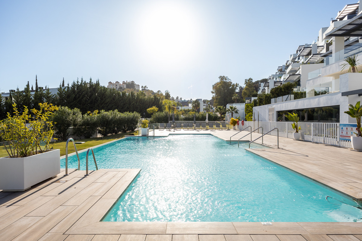 2 Bed Apartment for sale in La Quinta Costa Del Sol, Málaga, Spain