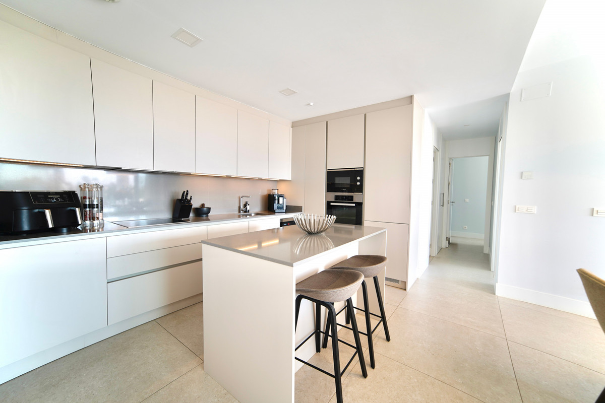 2 Bed Apartment for sale in La Quinta Costa Del Sol, Málaga, Spain