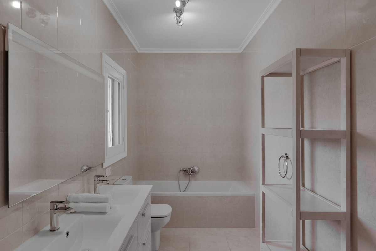 6 Bed Townhouse for sale in Calpe Costa Blanca, Alicante, Spain