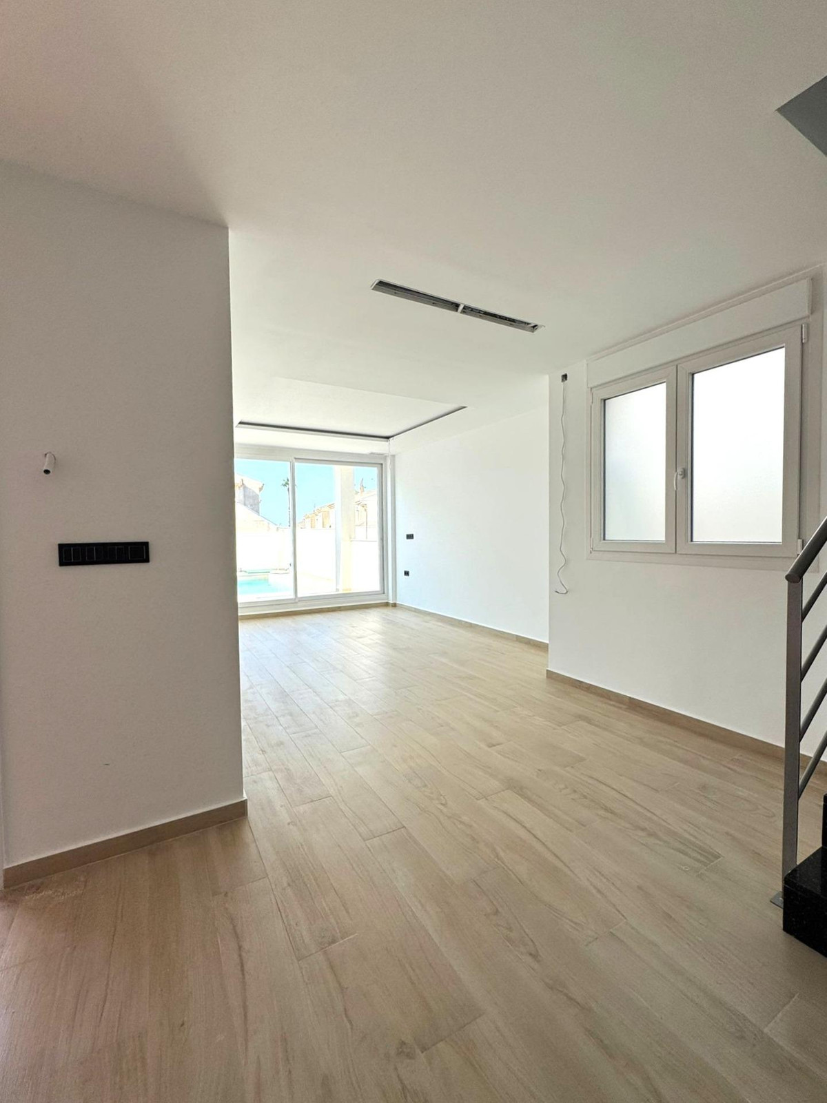 Se vende Villa - Chalet de 3 dormitorios en Costa Blanca, Alicante, España