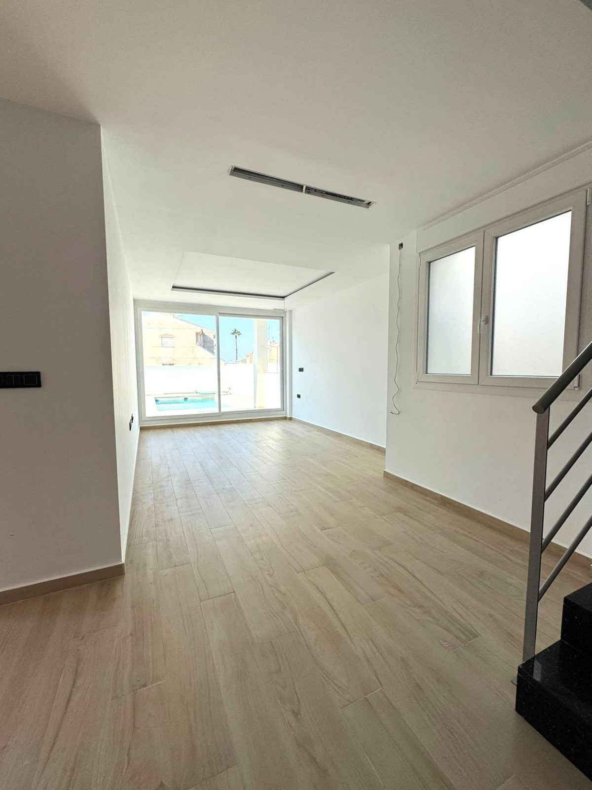 Se vende Villa - Chalet de 3 dormitorios en Costa Blanca, Alicante, España