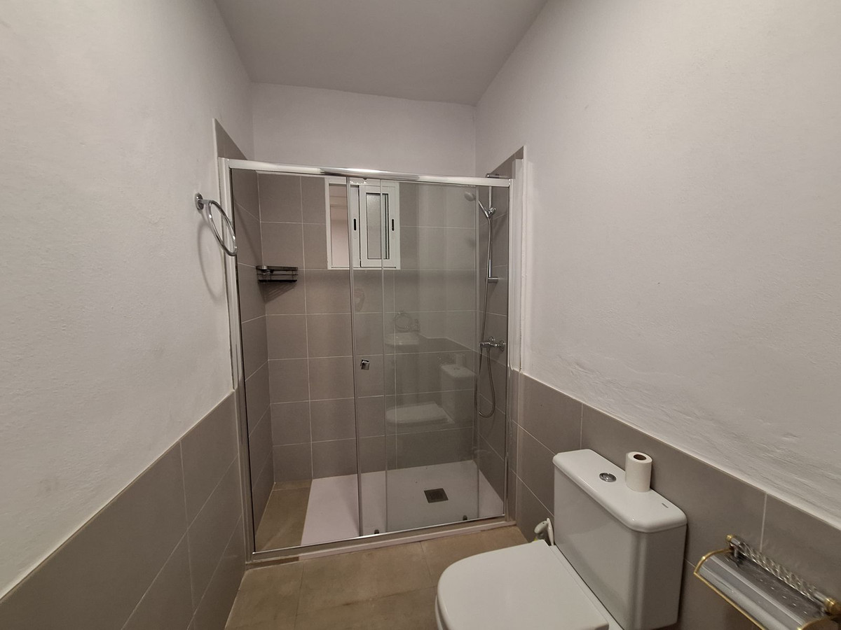 Se vende Pareada de 4 dormitorios en Costa Del Sol, Cadiz, España