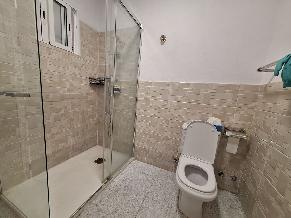 Se vende Pareada de 4 dormitorios en Costa Del Sol, Cadiz, España
