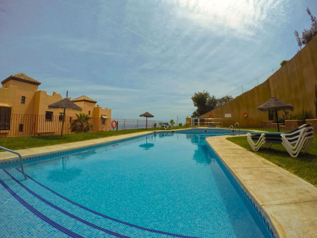 2 Bed Apartment for sale in Calahonda Costa Del Sol, Málaga, Spain