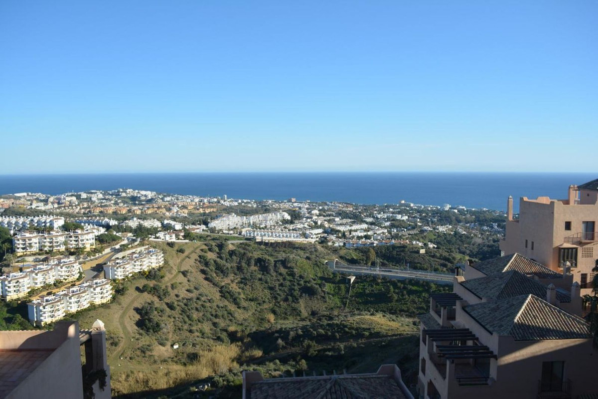 2 Bed Apartment for sale in Calahonda Costa Del Sol, Málaga, Spain