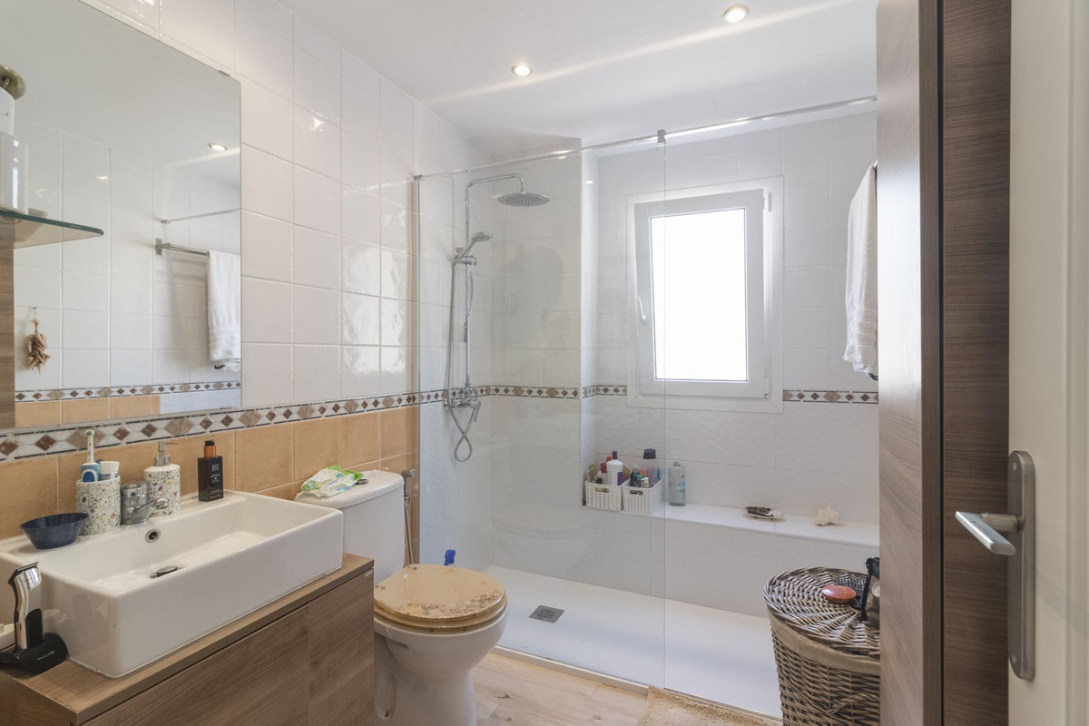 Se vende Apartamento Planta Media de 3 dormitorios en Costa Del Sol, Málaga, España