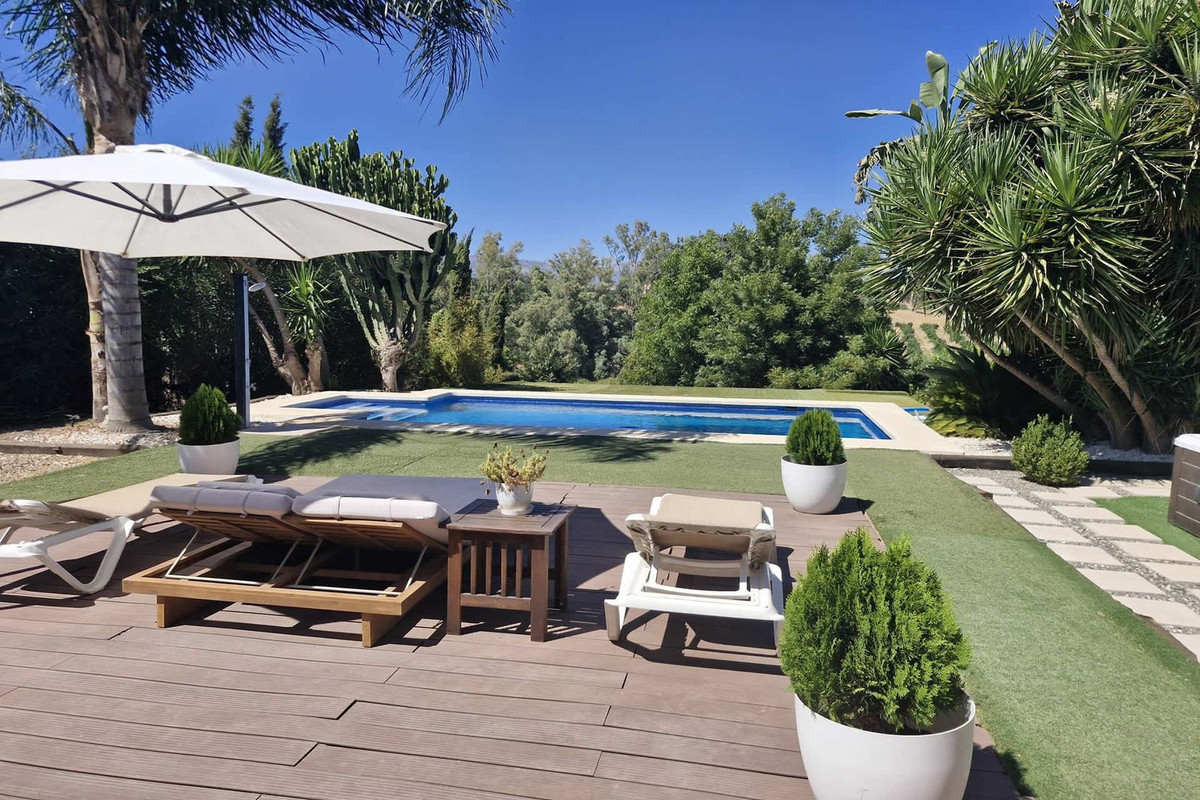 Se vende Finca - Cortijo de 3 dormitorios en Costa Del Sol, Málaga, España