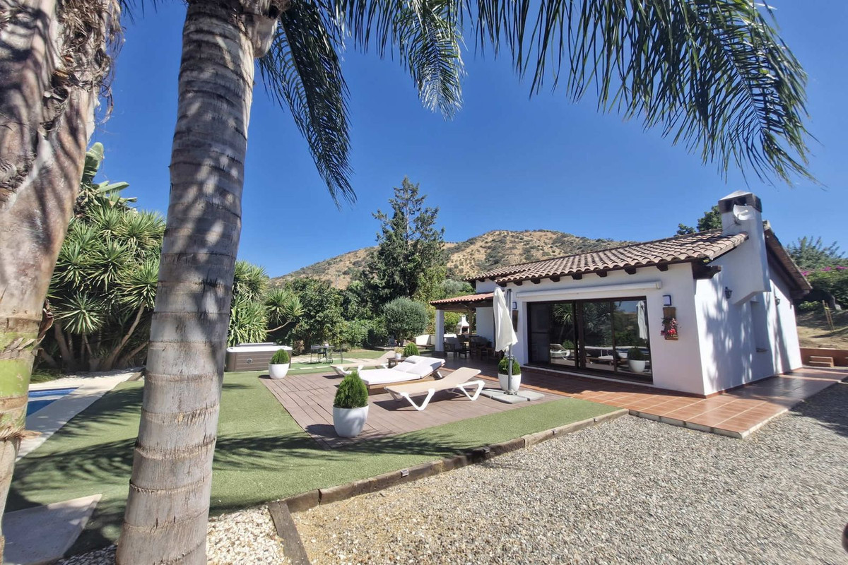 Se vende Finca - Cortijo de 3 dormitorios en Costa Del Sol, Málaga, España