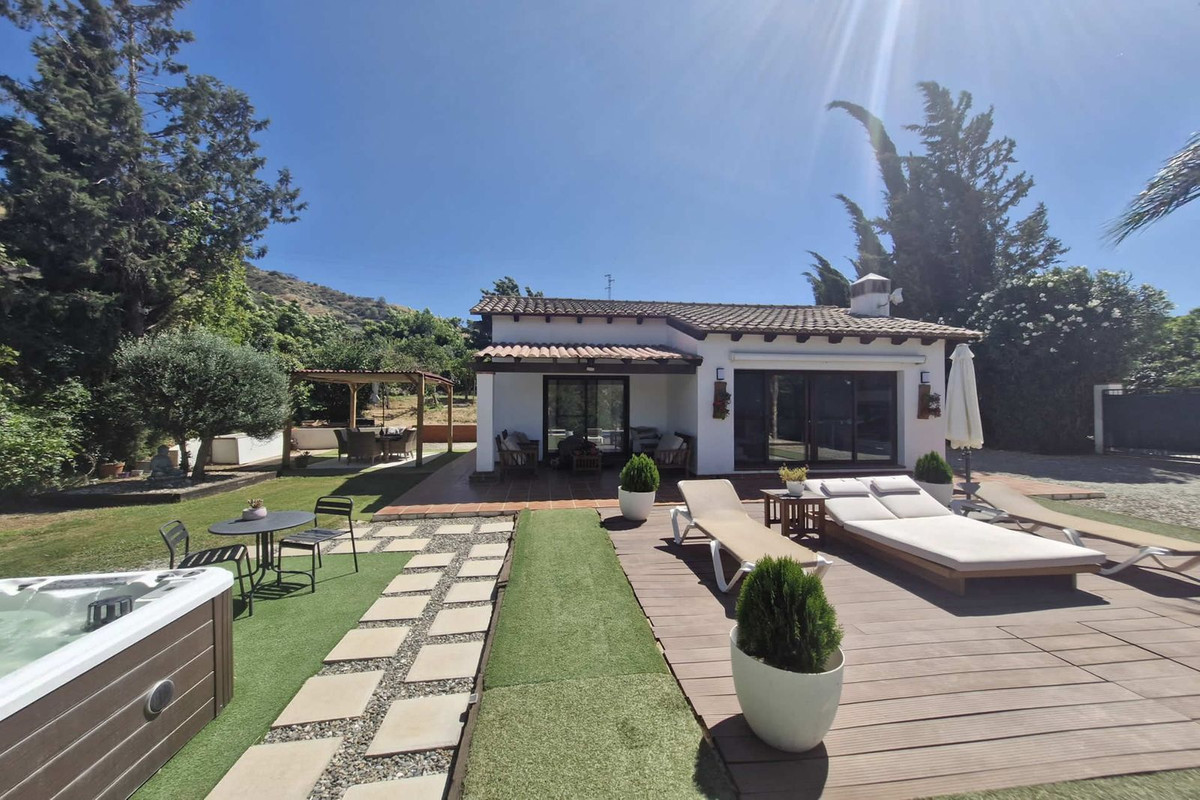 Se vende Finca - Cortijo de 3 dormitorios en Costa Del Sol, Málaga, España