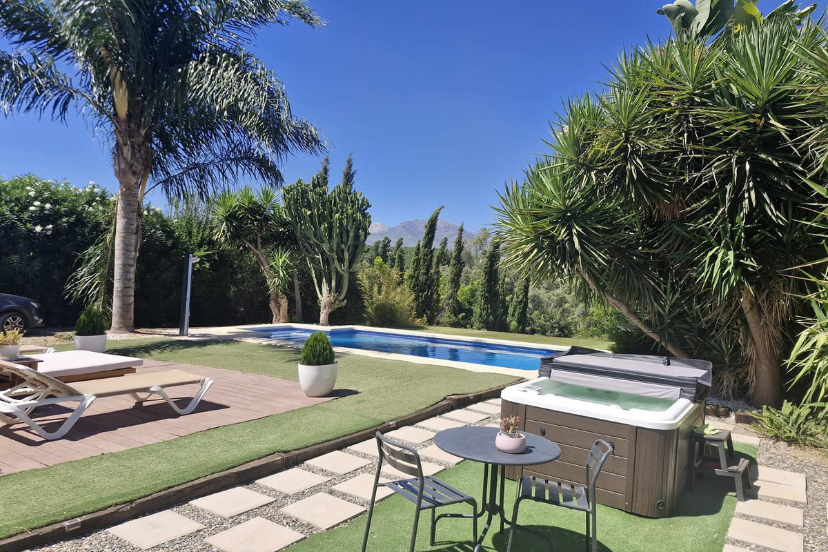 Se vende Finca - Cortijo de 3 dormitorios en Costa Del Sol, Málaga, España