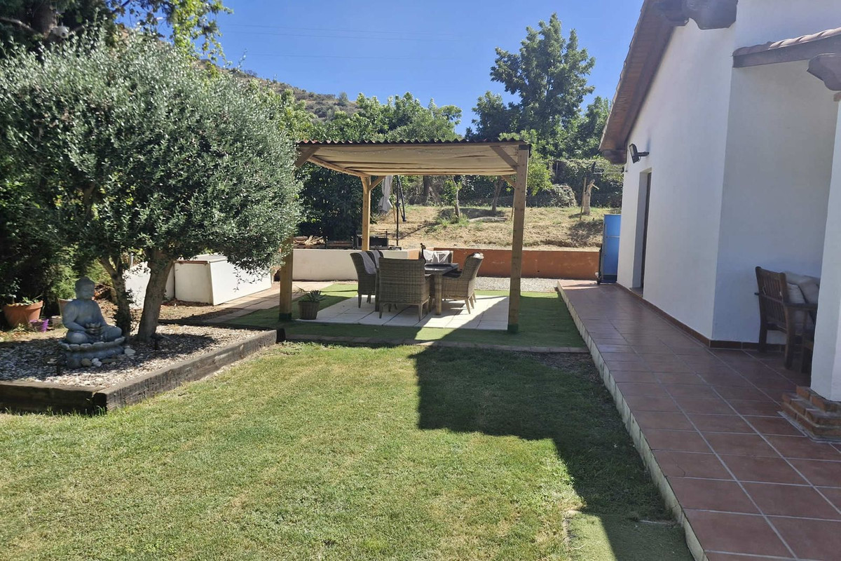 Se vende Finca - Cortijo de 3 dormitorios en Costa Del Sol, Málaga, España