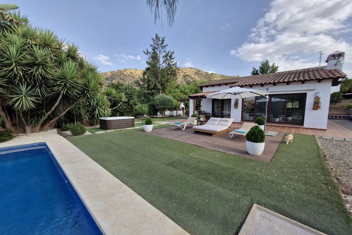 Se vende Finca - Cortijo de 3 dormitorios en Costa Del Sol, Málaga, España