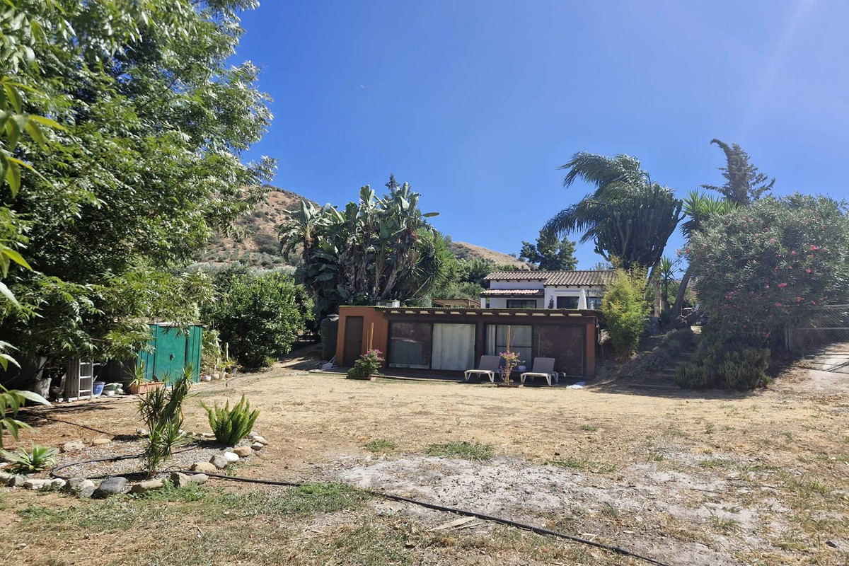 Se vende Finca - Cortijo de 3 dormitorios en Costa Del Sol, Málaga, España
