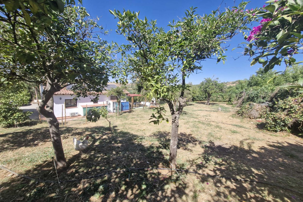 Se vende Finca - Cortijo de 3 dormitorios en Costa Del Sol, Málaga, España