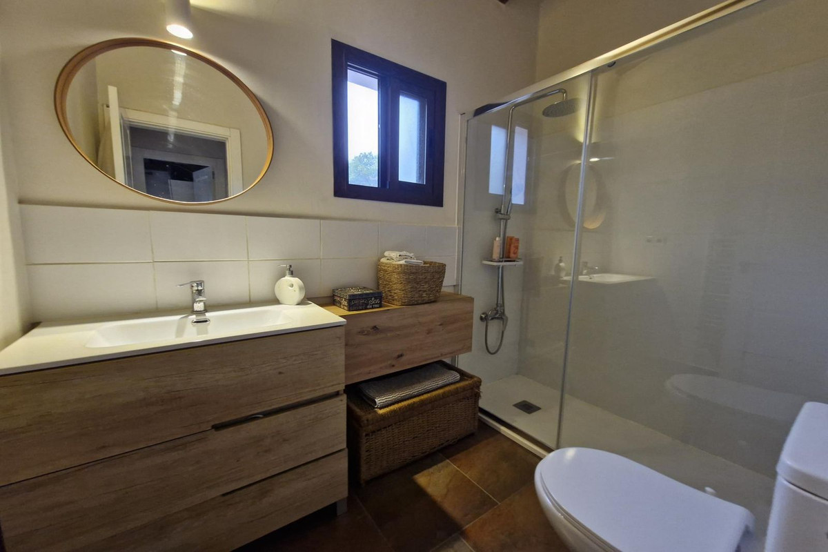 Se vende Finca - Cortijo de 3 dormitorios en Costa Del Sol, Málaga, España