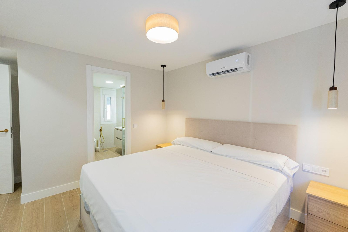 Se vende Apartamento en Planta Última de 2 dormitorios en Costa Del Sol, Málaga, España