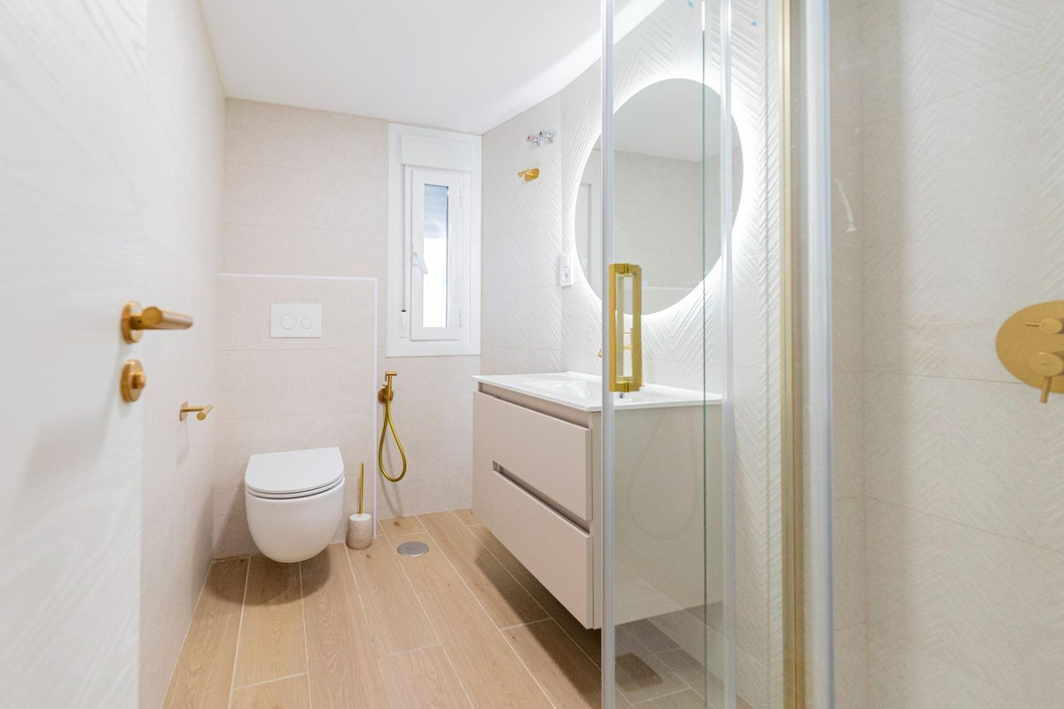 Se vende Apartamento en Planta Última de 2 dormitorios en Costa Del Sol, Málaga, España