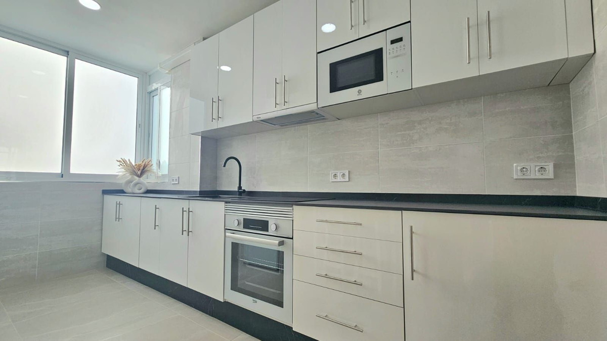 Se vende Apartamento Planta Media de 3 dormitorios en Costa Del Sol, Málaga, España