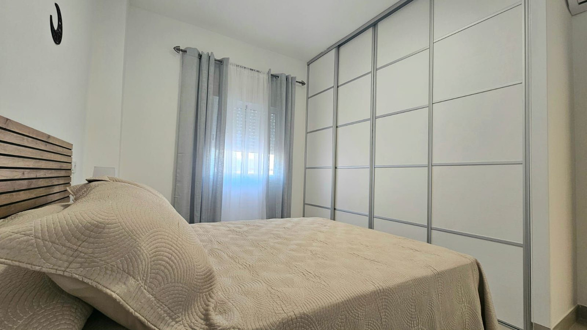 Se vende Apartamento Planta Media de 3 dormitorios en Costa Del Sol, Málaga, España