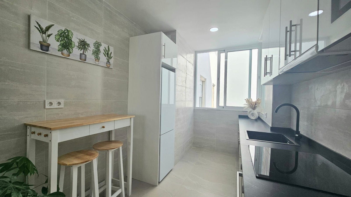 Se vende Apartamento Planta Media de 3 dormitorios en Costa Del Sol, Málaga, España