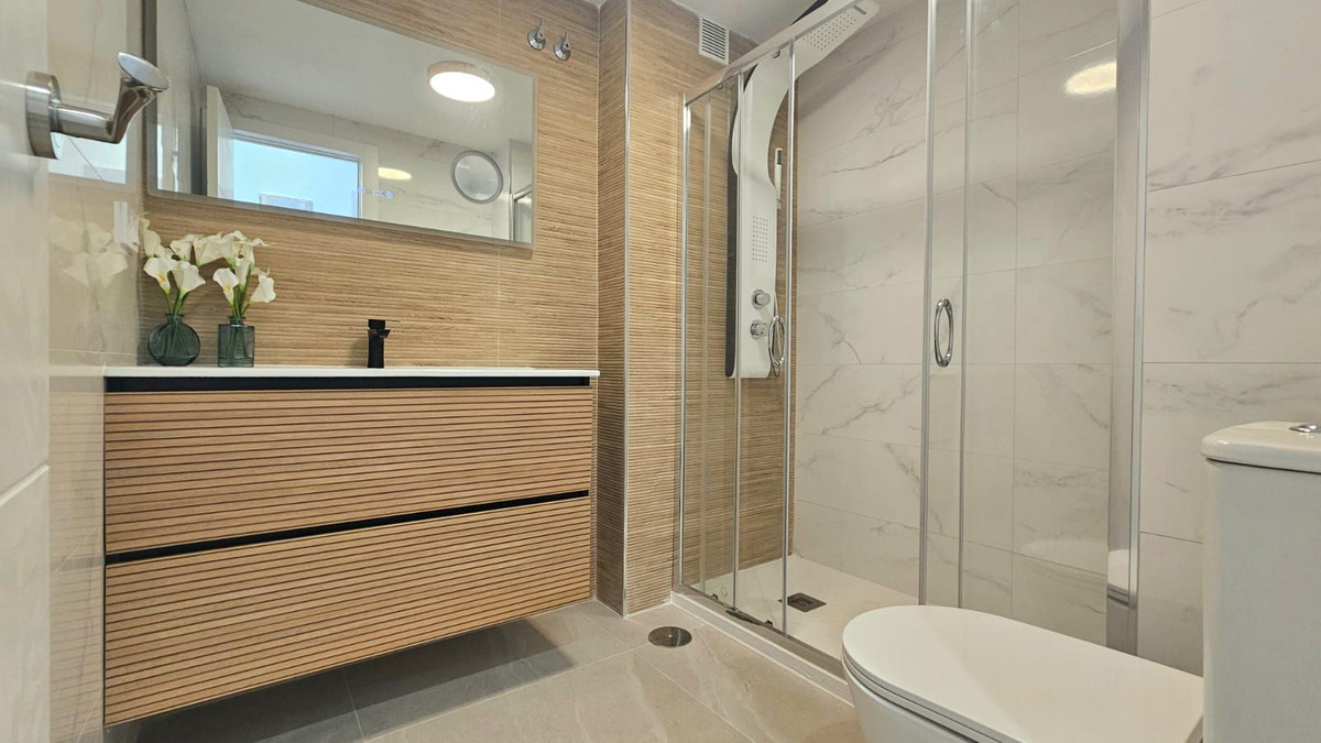 Se vende Apartamento Planta Media de 3 dormitorios en Costa Del Sol, Málaga, España