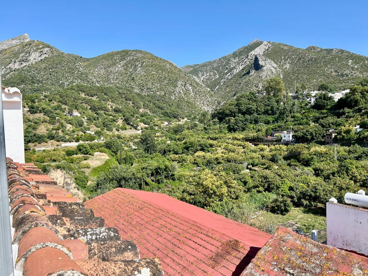 3 Bed Apartment for sale in Istán Costa Del Sol, Málaga, Spain