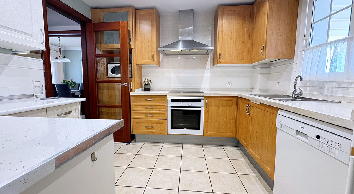 4 Bed Townhouse for sale in Calahonda Costa Del Sol, Málaga, Spain