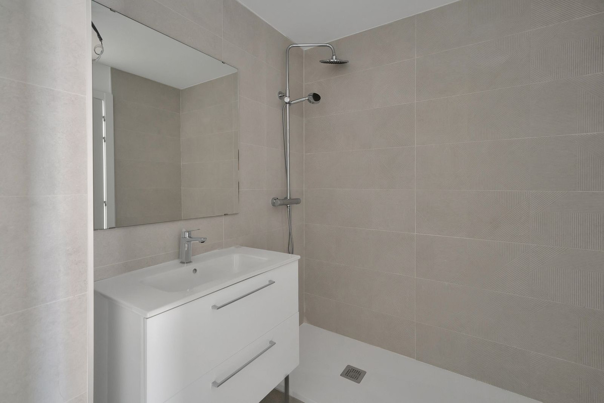 Se vende Apartamento Planta Baja de 2 dormitorios en Costa Del Sol, Málaga, España