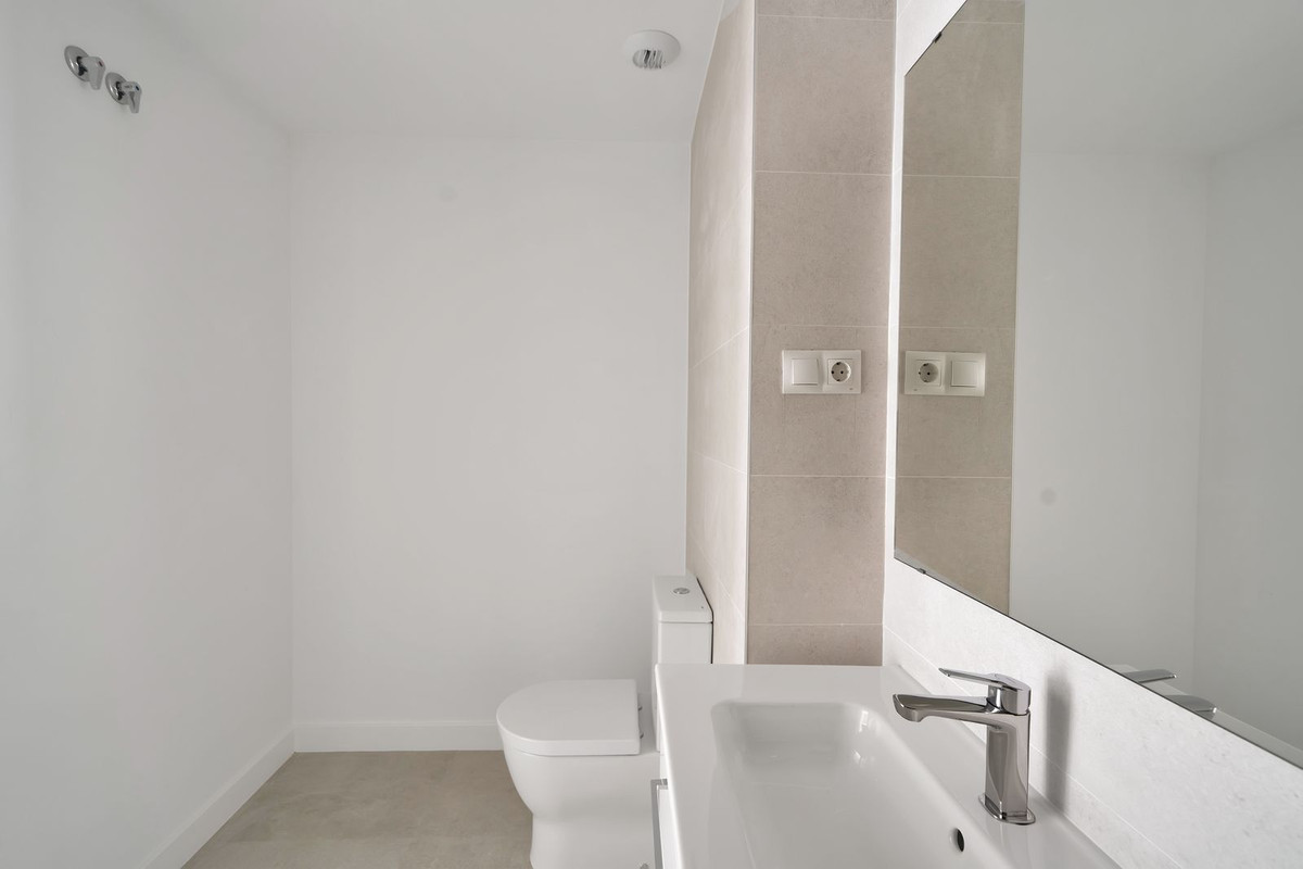 Se vende Apartamento Planta Baja de 2 dormitorios en Costa Del Sol, Málaga, España