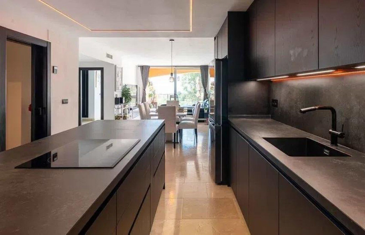 Se vende Apartamento Planta Media de 2 dormitorios en Costa Del Sol, Málaga, España