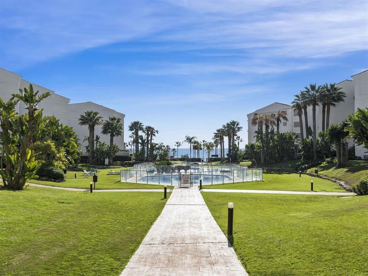 2 Bed Apartment for sale in Puerto Banús Costa Del Sol, Málaga, Spain