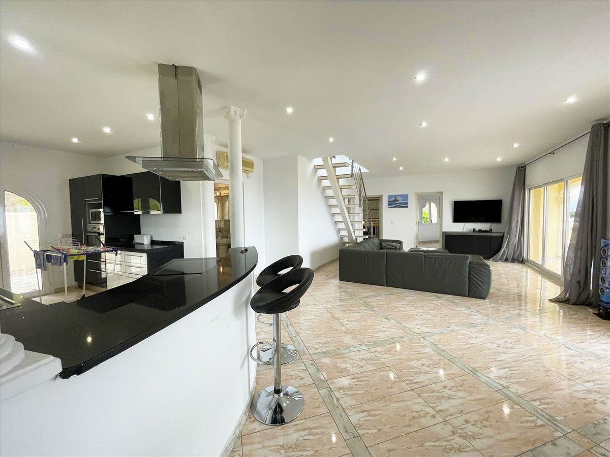 4 Bed Townhouse for sale in Calpe Costa Blanca, Alicante, Spain