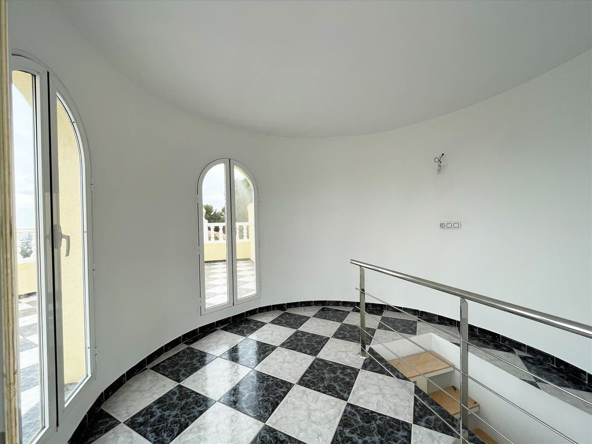 4 Bed Townhouse for sale in Calpe Costa Blanca, Alicante, Spain