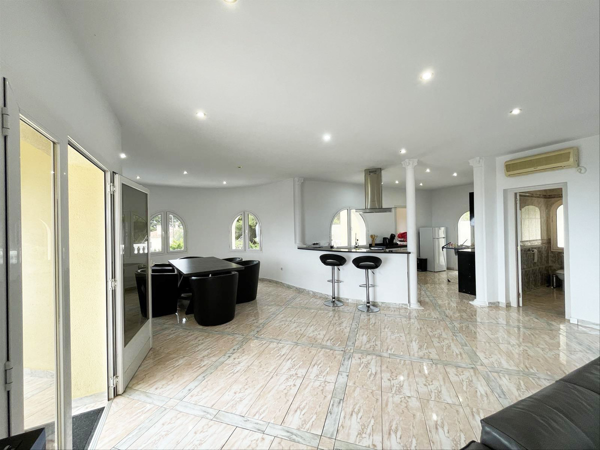 4 Bed Townhouse for sale in Calpe Costa Blanca, Alicante, Spain