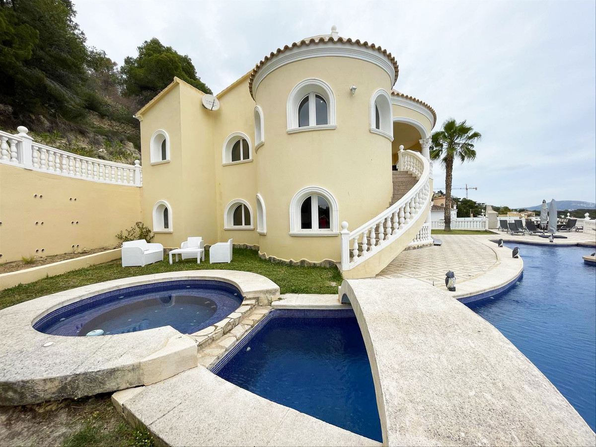 4 Bed Townhouse for sale in Calpe Costa Blanca, Alicante, Spain