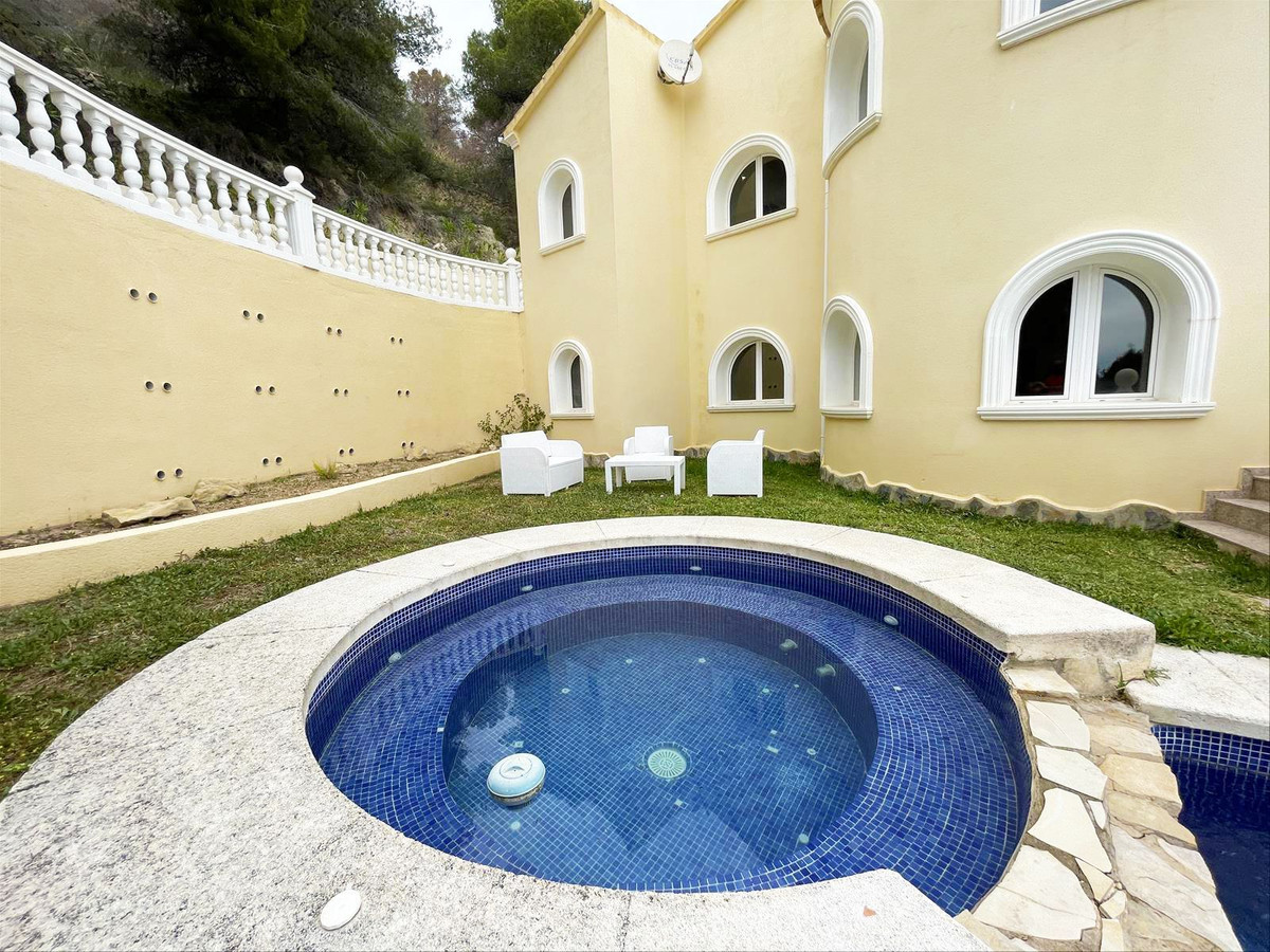4 Bed Townhouse for sale in Calpe Costa Blanca, Alicante, Spain