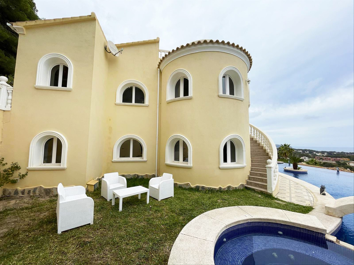 4 Bed Townhouse for sale in Calpe Costa Blanca, Alicante, Spain